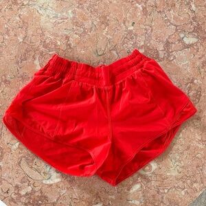 Lululemon Hotty Hot shorts size 6 LR 2.5” Hot Heat